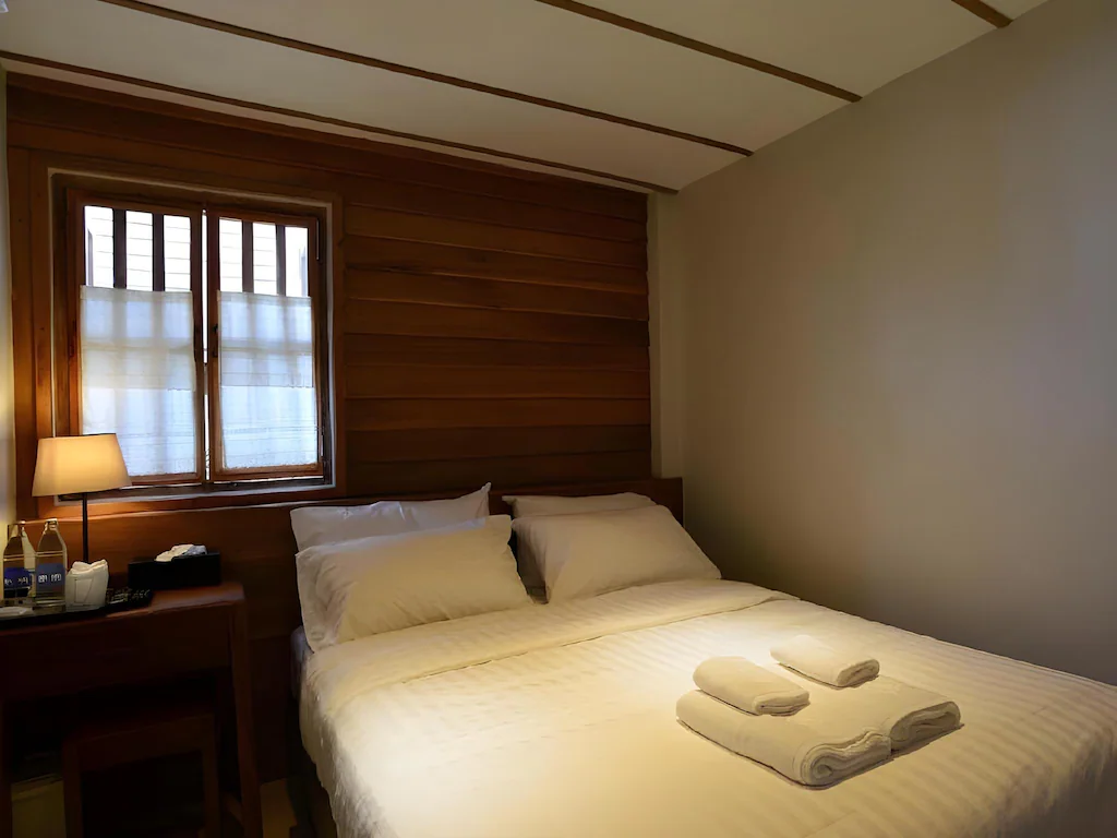 102 Superior ( Court ) Queen-Bed
